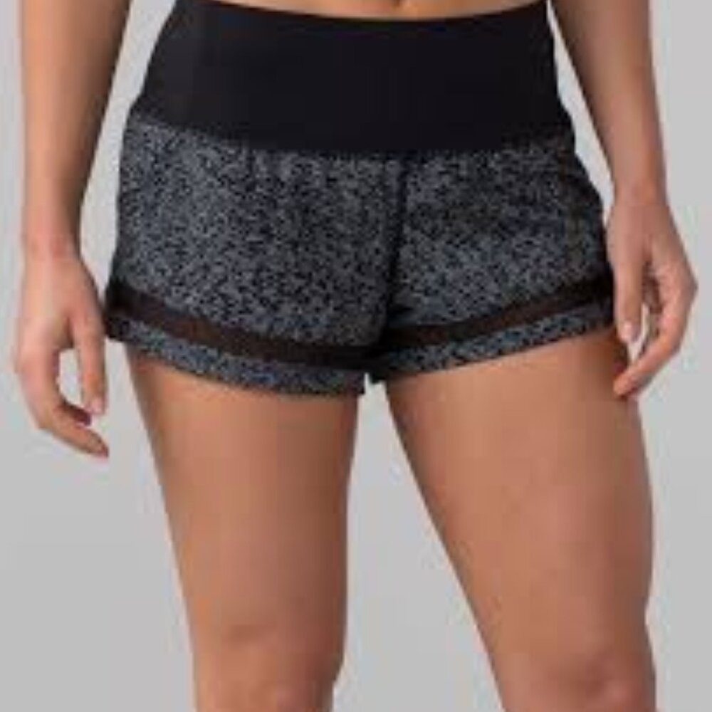 Lululemon Pace Perfect Short 3” Soundwave White Black Size 4.